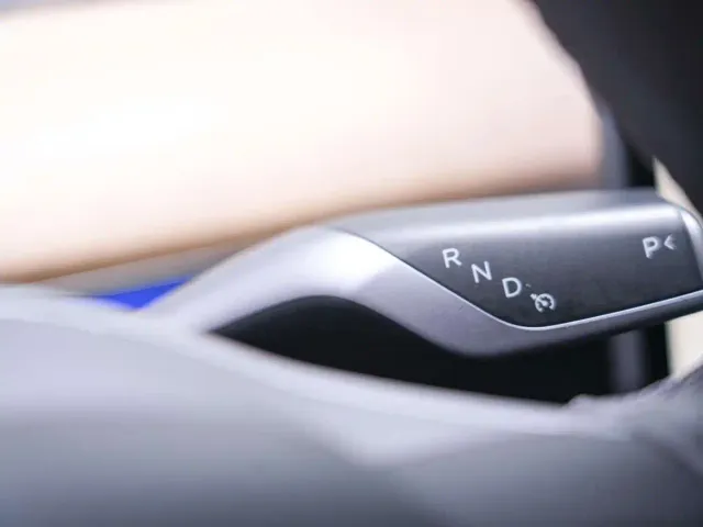 Tesla Model 3 — Фото автомобиля 15