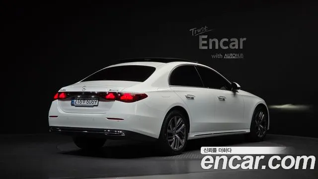 Mercedes-Benz E-Class — Фото автомобиля 2
