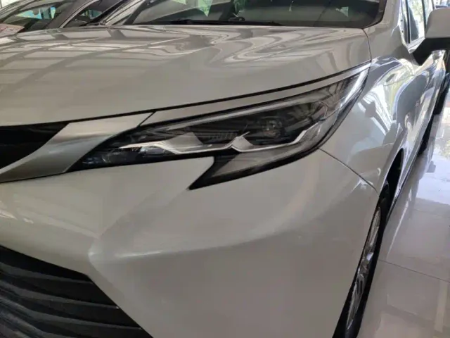 Toyota Sienna — Фото автомобиля 23