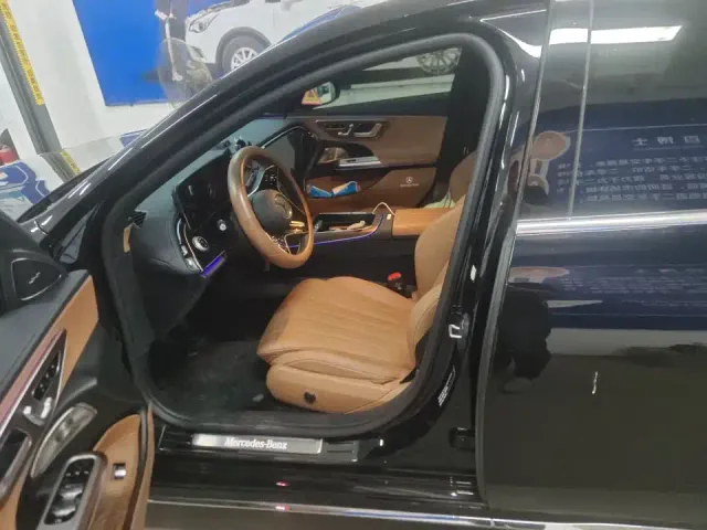 Mercedes-Benz E-Class — Фото автомобиля 3