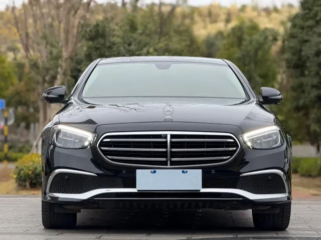 Mercedes-Benz E-Class — Фото автомобиля 2