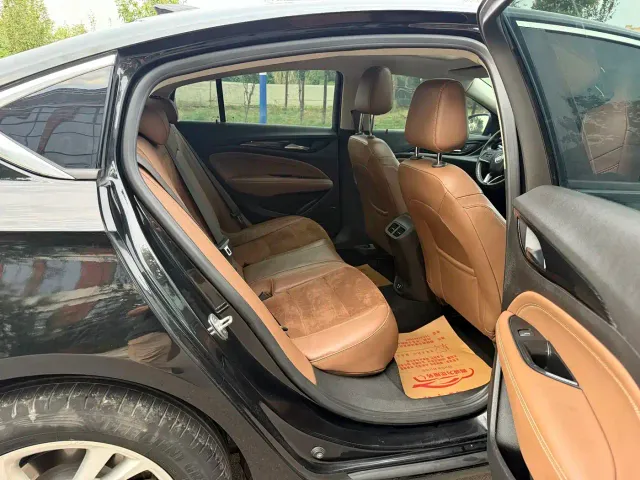 Buick Regal — Фото автомобиля 11
