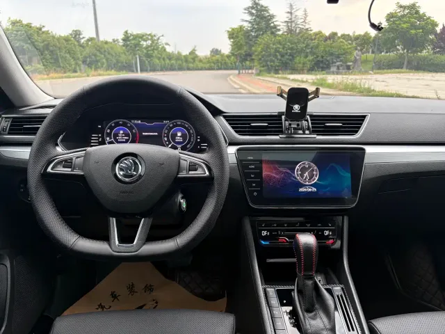 Skoda Superb — Фото автомобиля 11
