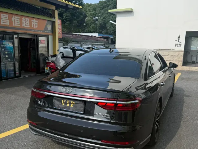 Audi A8 — Фото автомобиля 9