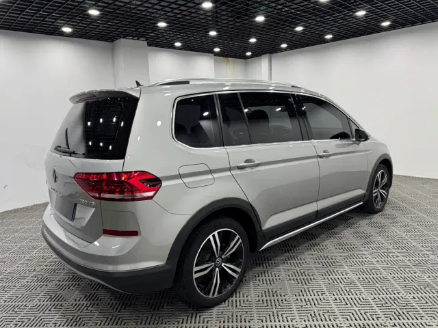 Volkswagen Touran — Фото автомобиля 7