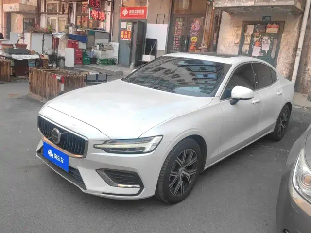 Фотография автомобиля — Volvo S60