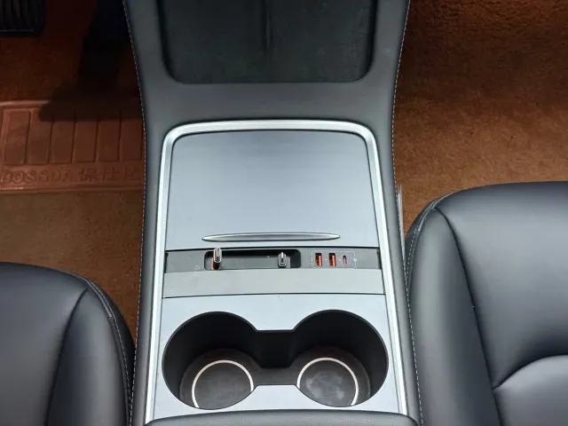Tesla Model Y — Фото автомобиля 12