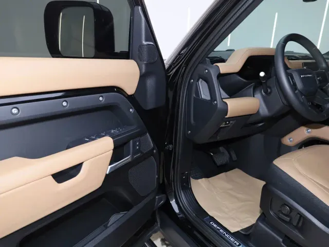Land Rover Defender — Фото автомобиля 10