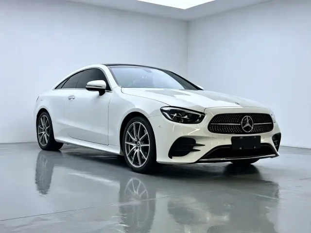 Mercedes-Benz E-Class — Фото автомобиля 3