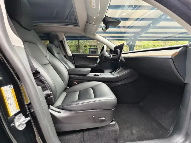 Tesla Model Y — Фото автомобиля 9