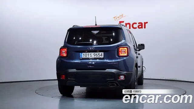 Jeep Renegade — Фото автомобиля 4
