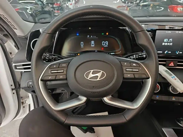 Hyundai Elantra — Фото автомобиля 10