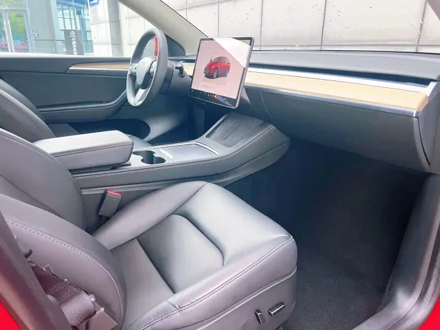 Tesla Model Y — Фото автомобиля 8