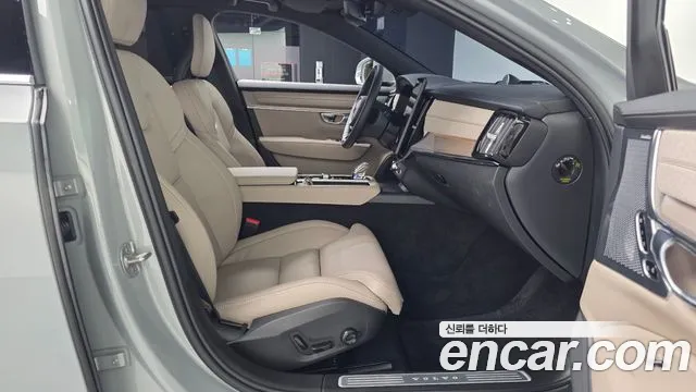 Volvo S90 — Фото автомобиля 11