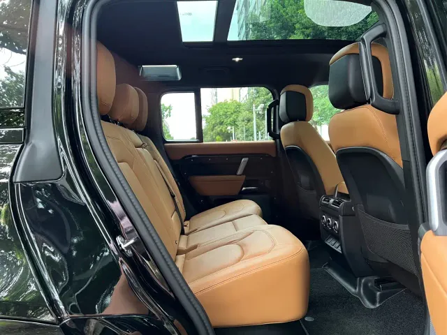 Land Rover Defender — Фото автомобиля 11