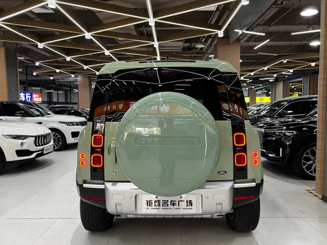 Land Rover Land Rover Defender 2023 110 3.0T P400 75th Anniversary Legend Edition — Фото автомобиля 5