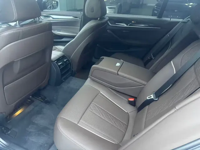 BMW 5 Series — Фото автомобиля 9