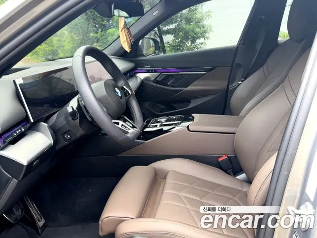 BMW 5 Series G60 — Фото автомобиля 7