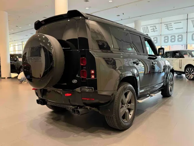 Land Rover Defender — Фото автомобиля 24