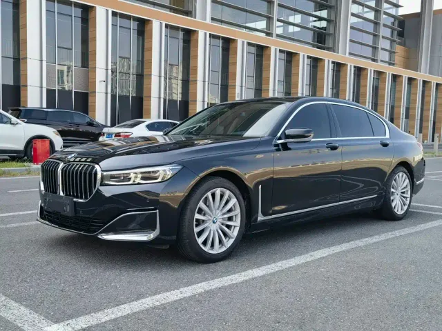 Фотография автомобиля — BMW 7 Series