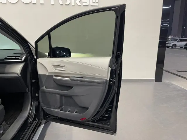 Toyota Granvia — Фото автомобиля 26