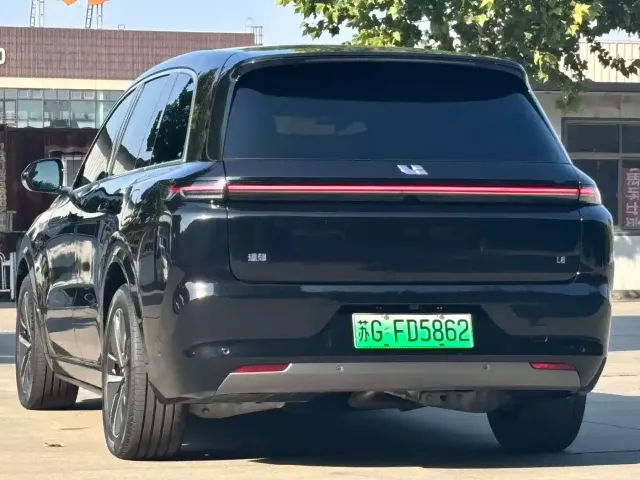 Li Auto L8 — Фото автомобиля 4