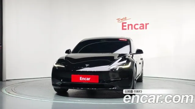 Tesla Model 3 — Фото автомобиля 3