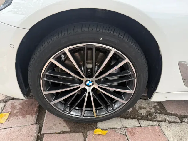 BMW 5 Series — Фото автомобиля 14