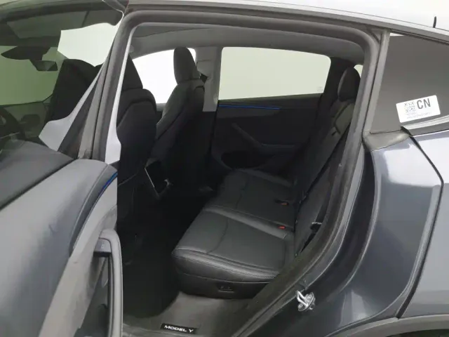 Tesla Model Y — Фото автомобиля 15