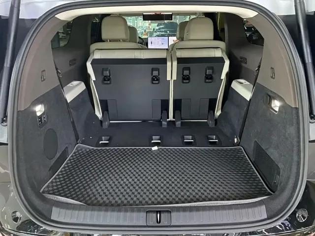 Li Auto MEGA — Фото автомобиля 15