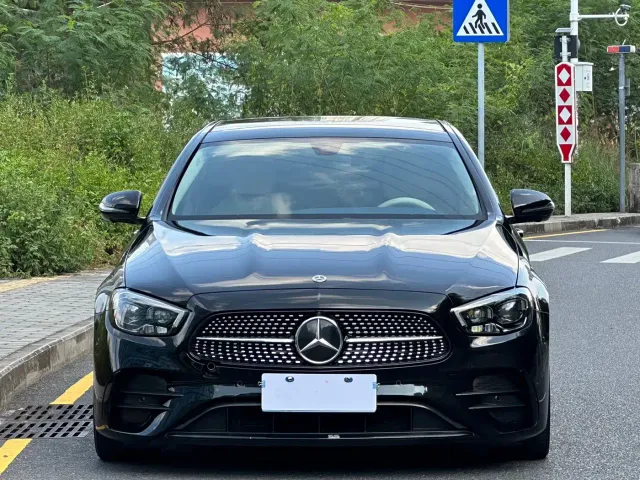 Mercedes-Benz E-Class — Фото автомобиля 2