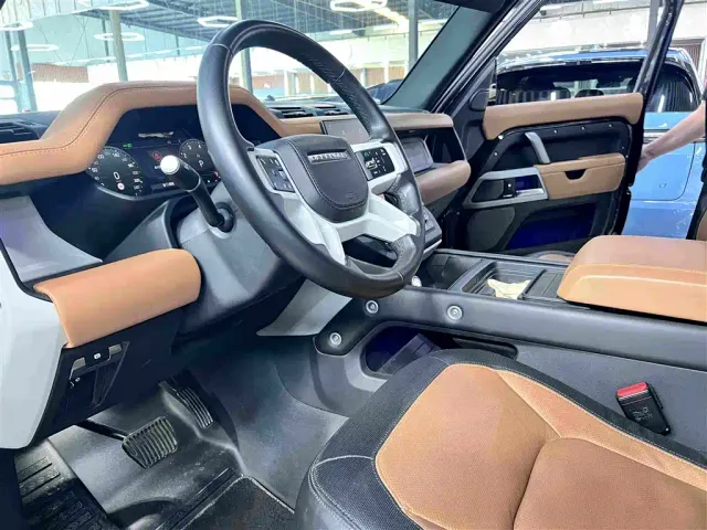 Land Rover Defender — Фото автомобиля 5