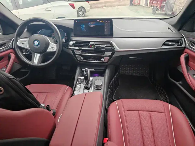 BMW 5 Series — Фото автомобиля 3