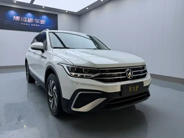 Volkswagen Tiguan L — Фото автомобиля 3