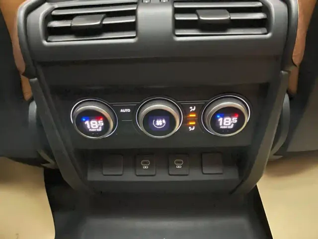 Land Rover Defender — Фото автомобиля 18
