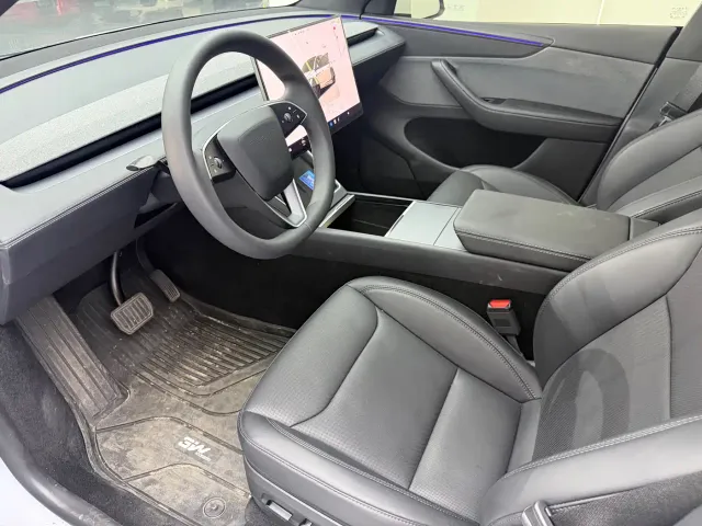 Tesla Model Y — Фото автомобиля 4