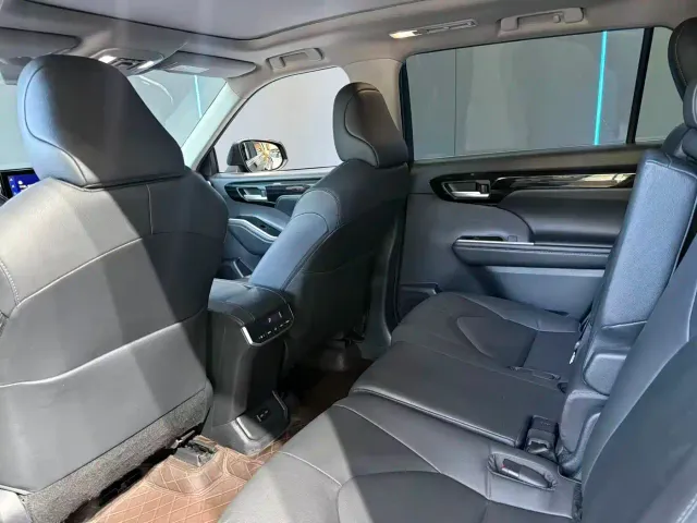 Toyota Highlander — Фото автомобиля 11