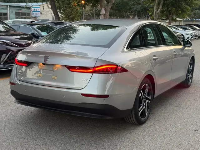 Roewe D7 — Фото автомобиля 13