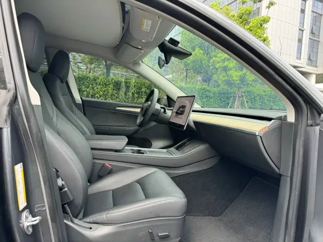Tesla Model Y — Фото автомобиля 12