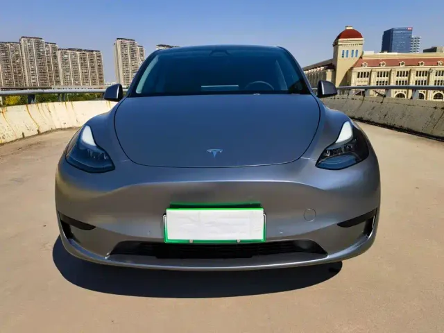 Tesla Model Y — Фото автомобиля 2