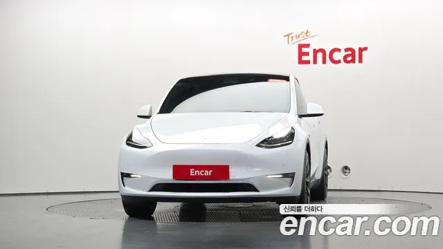 Tesla Model Y — Фото автомобиля 3