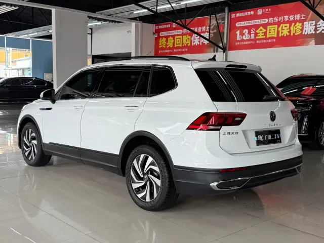 Volkswagen Tiguan L — Фото автомобиля 6