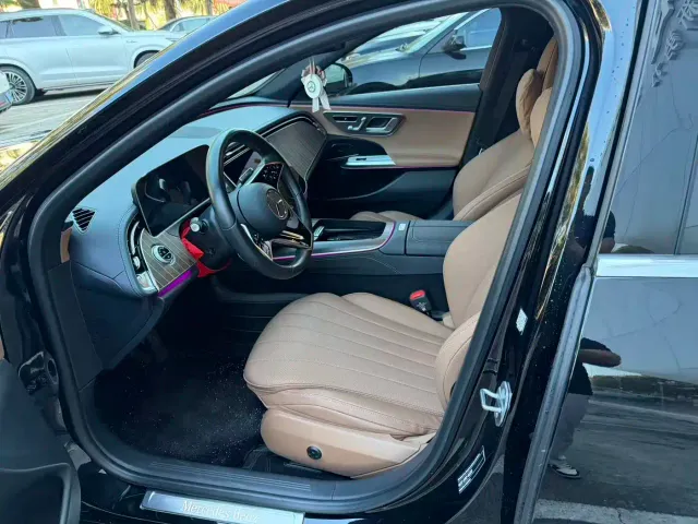 Mercedes-Benz E-Class — Фото автомобиля 4