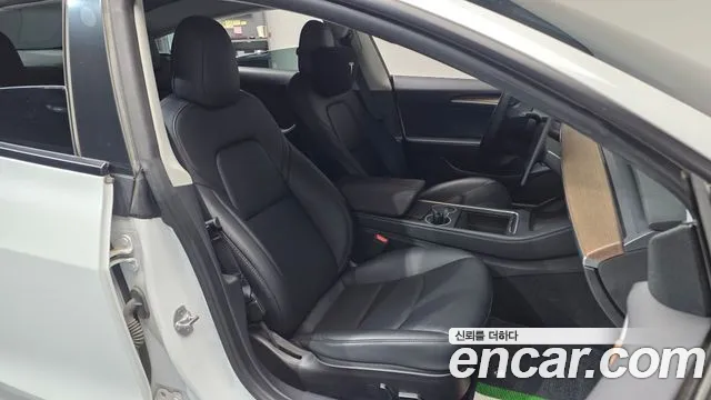 Tesla Model 3 — Фото автомобиля 16