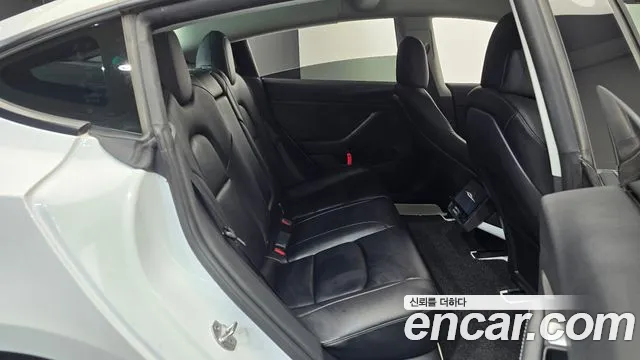 Tesla Model 3 — Фото автомобиля 10
