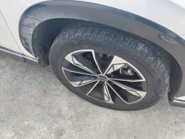 Roewe RX5 — Фото автомобиля 6