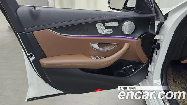 Mercedes-Benz E-Class — Фото автомобиля 24