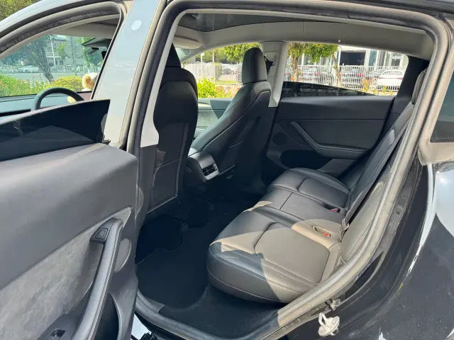 Tesla Model Y — Фото автомобиля 8