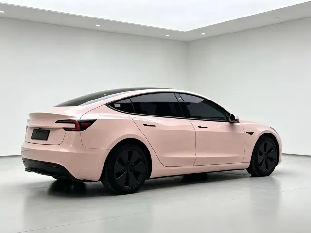 Tesla Model 3 — Фото автомобиля 11
