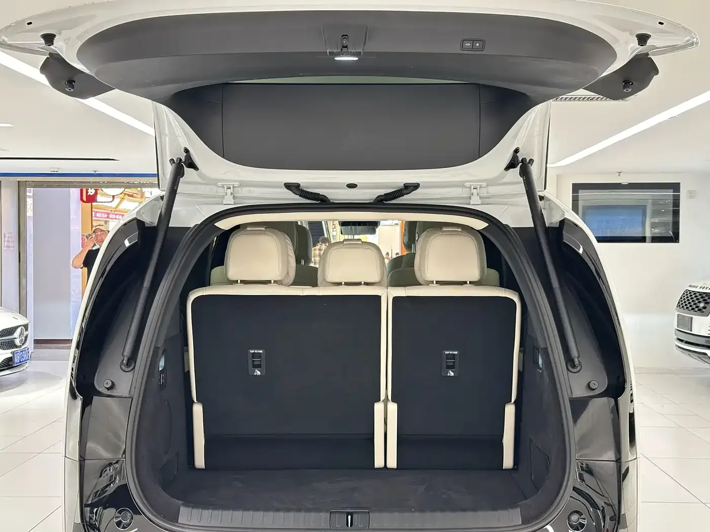Li Auto Li Auto MEGA 2025 Model Home Family Special Edition — Фото автомобиля 19